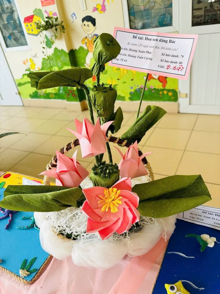 Hoa sen dâng Bác của bạn Hoàng Xuân Phúc Và Hoàng Tuấn Cường lớp 5 Tuổi A1.
